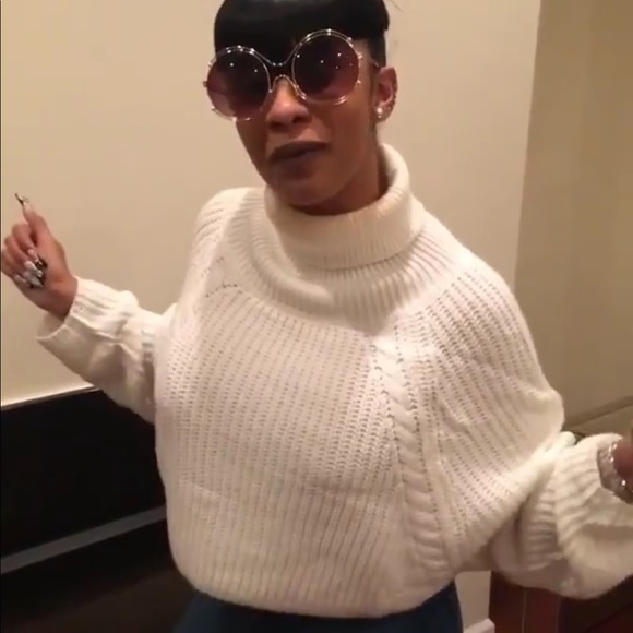 Loose Cropped Fit Cowl Neck Sweater - Picture 5 of 6